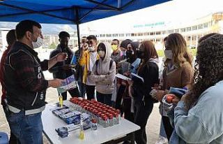 Polis üniversite yerleşkesinde öğrencileri terör...
