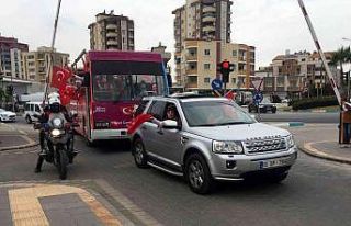 Polisten engelli çocuklara kortejli bayram kutlaması