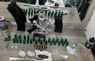 Polisten kaçan sürücüden silah ve uyuşturucu...