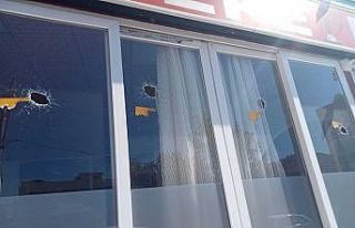 Pompalı tüfekle kafeye ateş açtı