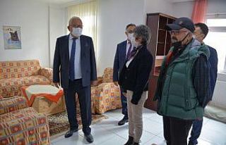 Posbıyık, “Uzaktan sevgi olmaz, barınağa gelin”