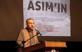 Prof. Dr. Çıkla, Akif’i anlattı