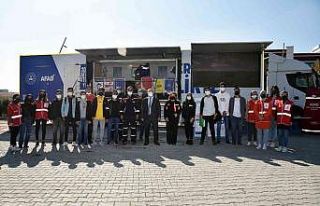 Rektör Ak, öğrencilerle deprem simülasyon eğitimine...