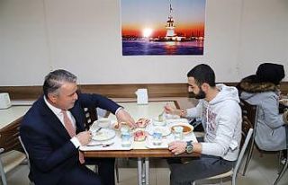 Rektör Elmacı’dan yemekhaneye çatkapı