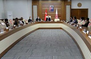 Rektör Karabağ şehit ve gazi çocukları ile bir...