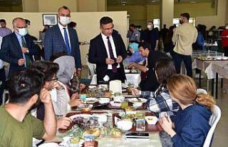 Rektör Kuş’tan, Öğrenci yemekhanesine sürpriz...