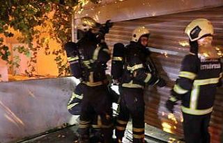 Restoranda çıkan yangında mahalleli sokağa döküldü