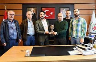 Sağlıkçılardan doktor başkana ziyaret