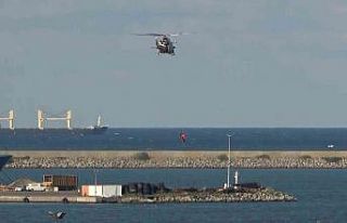 Sahil güvenlik helikopterinden nefes kesen eğitim