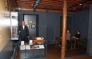 Şair ve yazarların anısı balmumu heykellerle yaşatılıyor