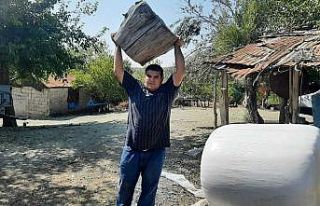 Saman balyası, odun kütüğü eline ne geçtiyse...