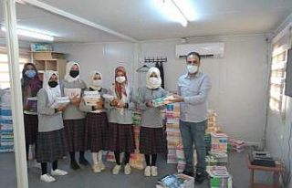 Samsatlı öğrencilere kitap dağıtıldı