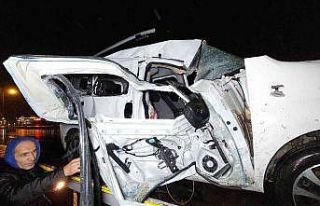 Samsun’da hafif ticari araç tır ile çarpıştı:...