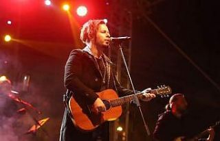 Sanatçı Emre Aydın Bandırma’ da sahne aldı