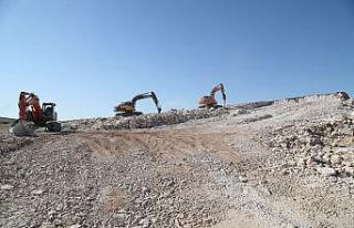 Şanlıurfa’da işsiz gençler için ayakkabı fabrikası...