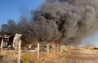 Şantiye yangınında konteynerler küle döndü