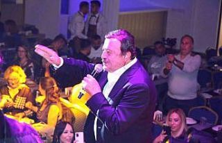 Selami Şahin Kuşadası’nda sahne aldı