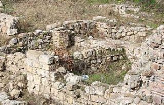 Selimiye Camisi meydan kazılarında yeni tarihi kalıntılar...