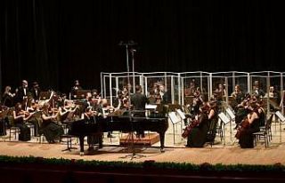 Senfoni orkestrası akademik yılın açılış töreninde...