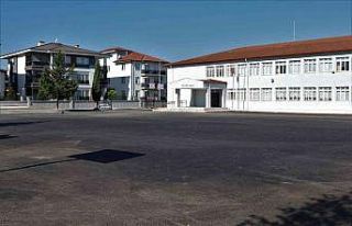 Serdivan’da okul bahçeleri yenileniyor