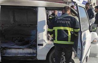 Seyir halindeki minibüs yandı