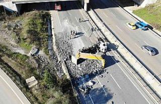 Şile’de hafriyat kamyonu yolda yan yattı: 1 yaralı