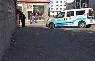 Sokak ortasında silahlı saldırıya uğrayan ailenin...