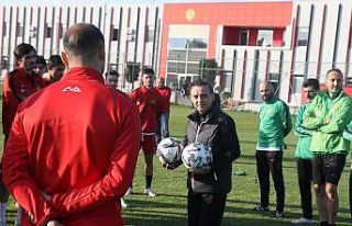 Suat Kaya, Eskişehirspor ile ilk antrenmanına çıktı