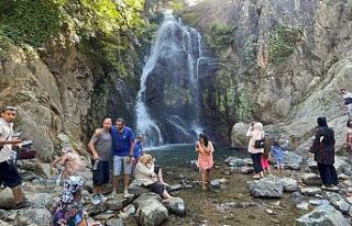 Sudüşen Şelalesi Arap turizminin gözdesi
