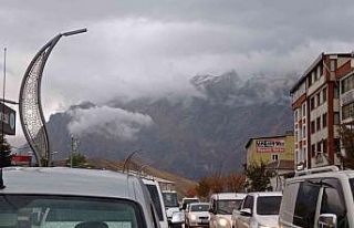 Sümbül Dağı’na mevsimin ilk karı yağdı