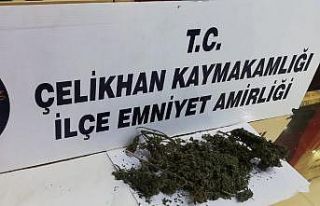Şüpheli araçtan kubar esrar maddesi ele geçirildi