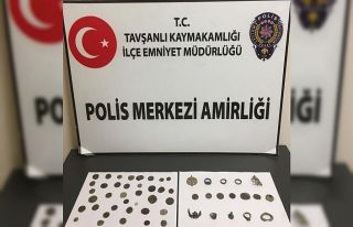 Şüpheli şahsın üzerinden tarihi eserler çıktı