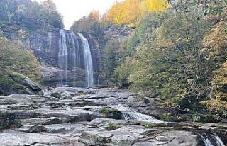 Suuçtu Şelalesi’nde sonbahar güzelliği