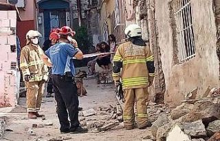 Tadilat halindeki binada çökme: 1 yaralı