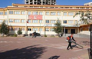 Talas Belediyesi okullara dokunmaya devam ediyor