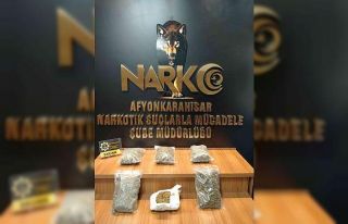 Tam 3 kilogram uyuşturucu madde ile birlikte yakalandılar