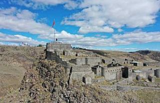 Tarihi Kars Kalesi havadan görüntülendi