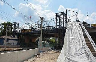 Tarsus’taki üstgeçit inşaatı bitme aşamasına...