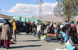 Tatvan’da pazar geleneği devam ediyor