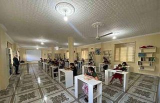 Taziye evini kütüphaneye çevirerek mahallenin kütüphane...