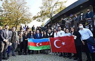 TBMM Başkanı Şentop, Bursa’daki misafir öğrencilerle...