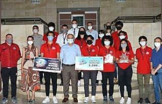 TEKNOFEST ikincisi gençler, başarılarını Rektör...