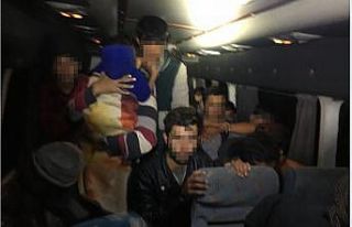 TEM’de durdurulan minibüsten 40 düzensiz göçmen...