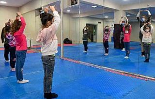 Tepebaşı’nda çocuklar bale öğreniyor