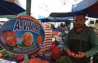 Tezgahtaki levhayı gören, almadan geçmiyor