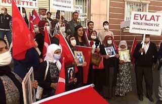 TGB’li gençler evlat nöbetindeki ailelerle buluştu