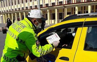 Ticari taksi şoförleri hem denetlendi hem de bilgilendirildi