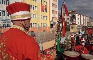Tır üzerinde mehter takımlı "Cumhuriyet Bayramı"...