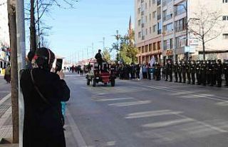 Tören provası gerçeğini aratmadı, vatandaş yoğun...