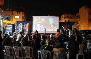 Toroslar’da çocuklar ’gezen sinema’ ile tanıştı